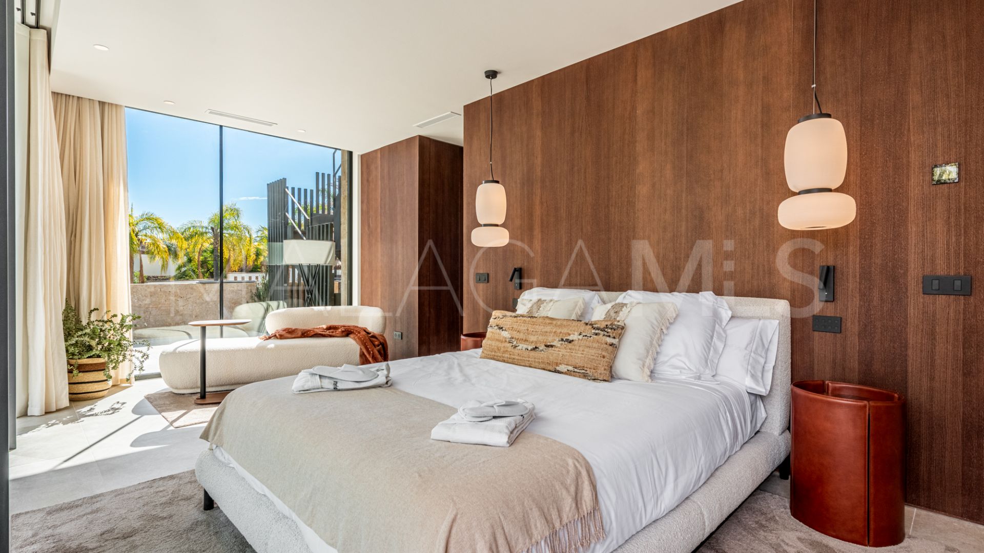 Villa de 6 bedrooms for sale in Nueva Andalucia