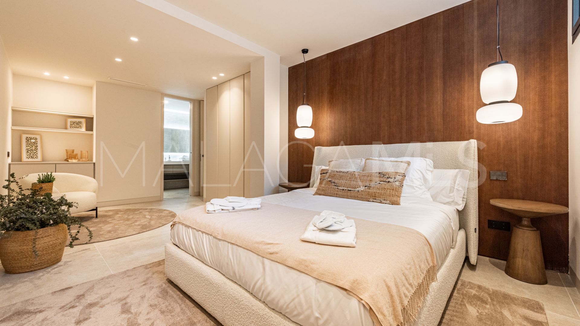 Villa de 6 bedrooms for sale in Nueva Andalucia
