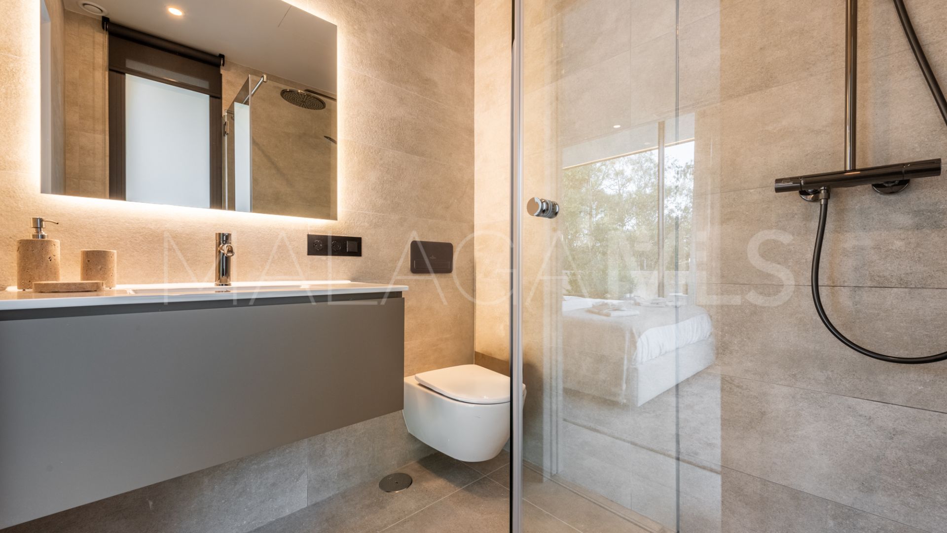 Villa de 6 bedrooms for sale in Nueva Andalucia