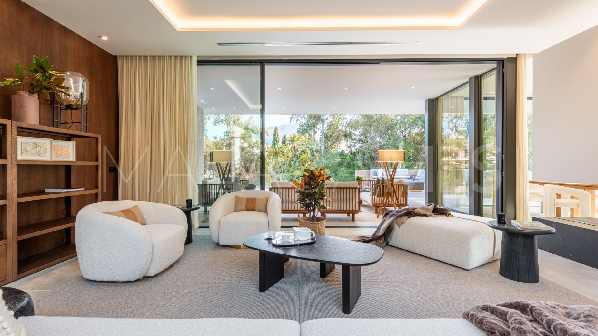 Villa de 6 bedrooms for sale in Nueva Andalucia