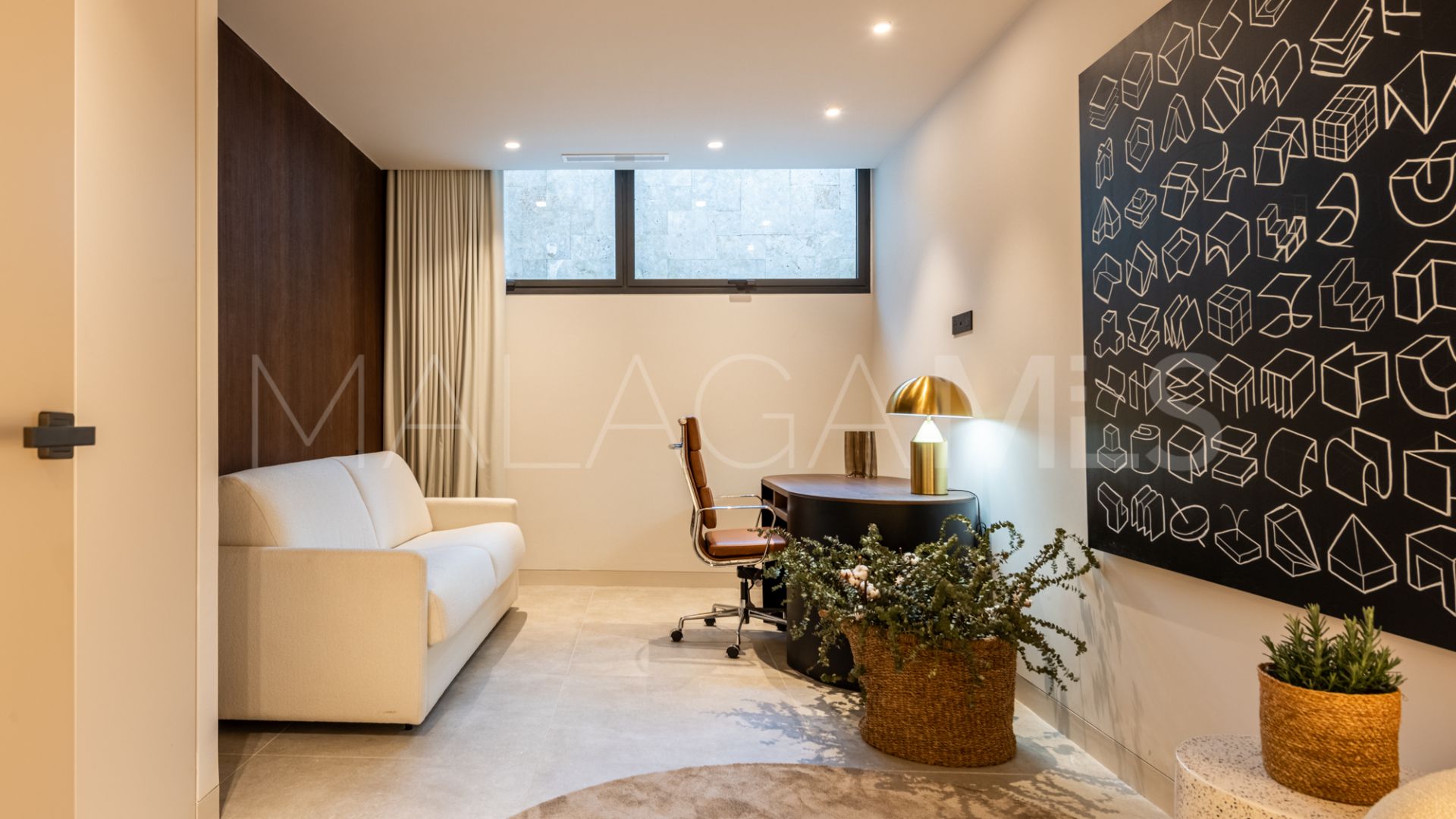 Villa de 6 bedrooms for sale in Nueva Andalucia