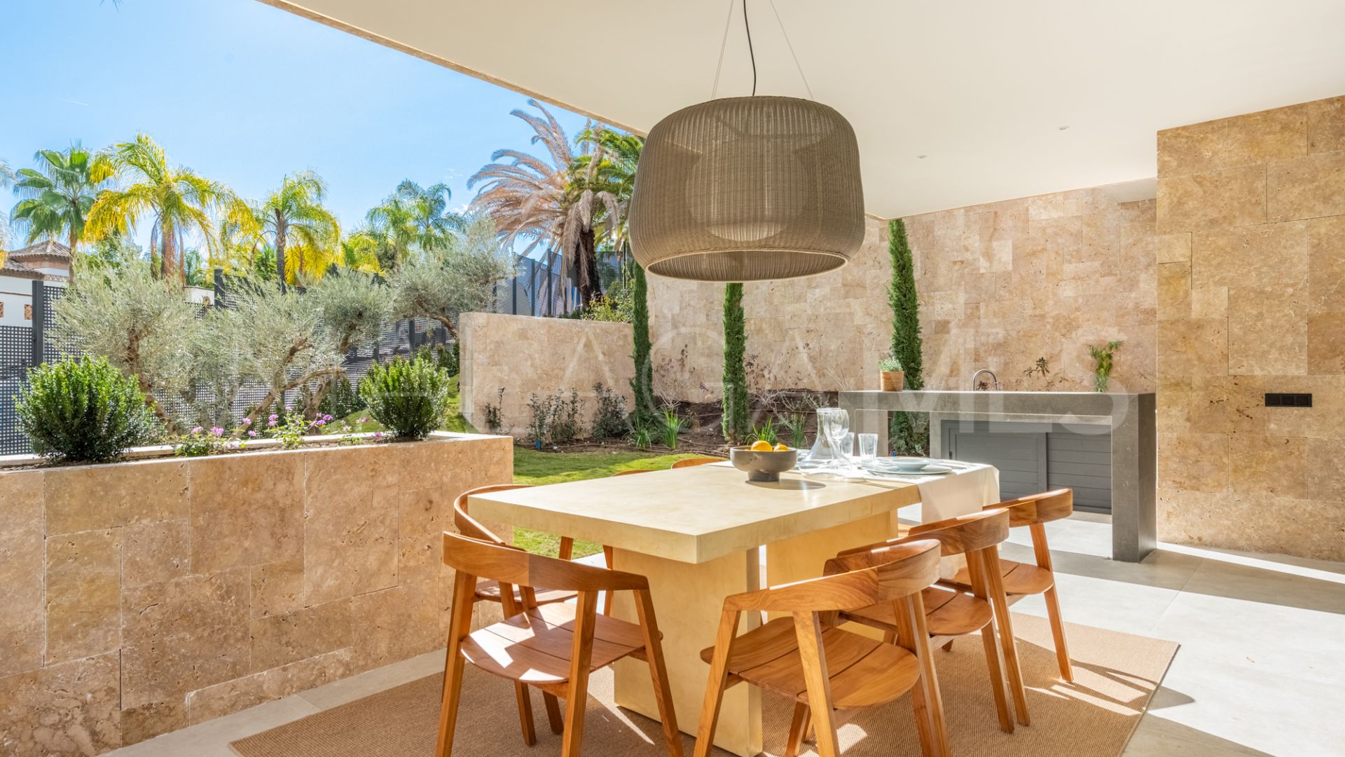 Villa de 6 bedrooms for sale in Nueva Andalucia