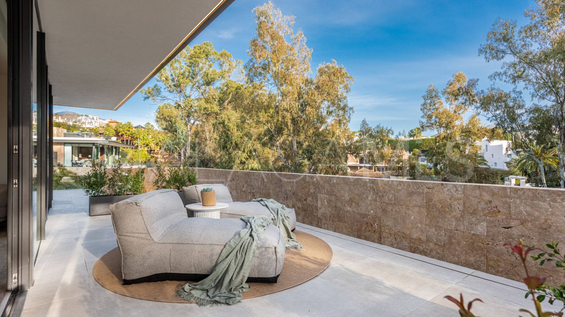 Villa de 6 bedrooms for sale in Nueva Andalucia