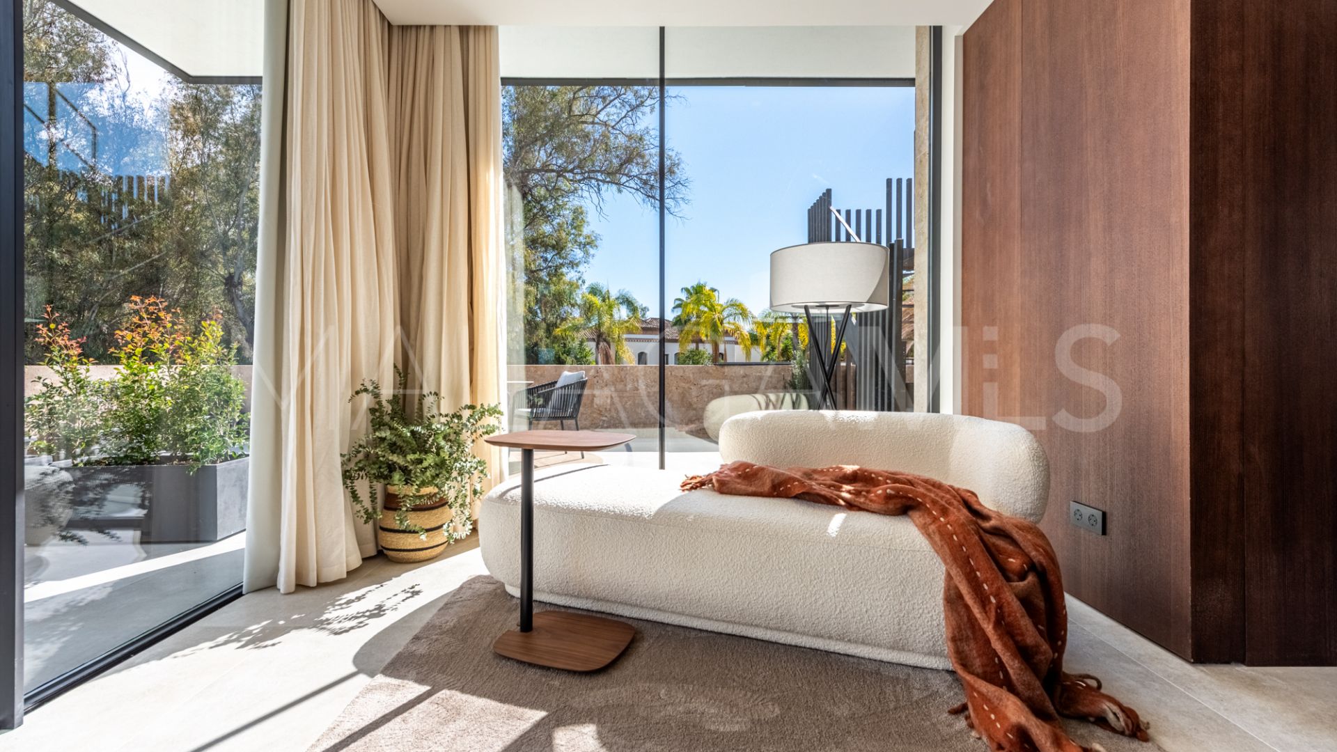Villa de 6 bedrooms for sale in Nueva Andalucia