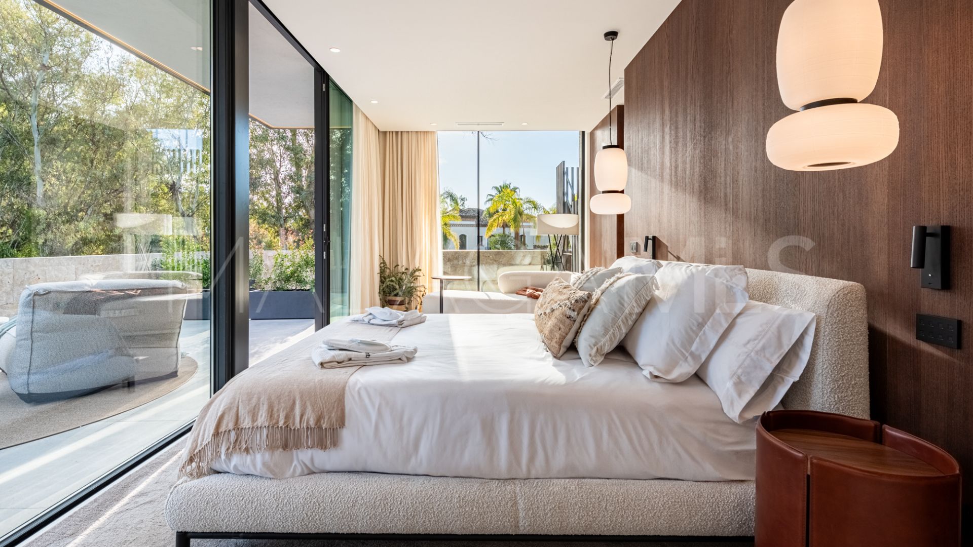 Villa de 6 bedrooms for sale in Nueva Andalucia