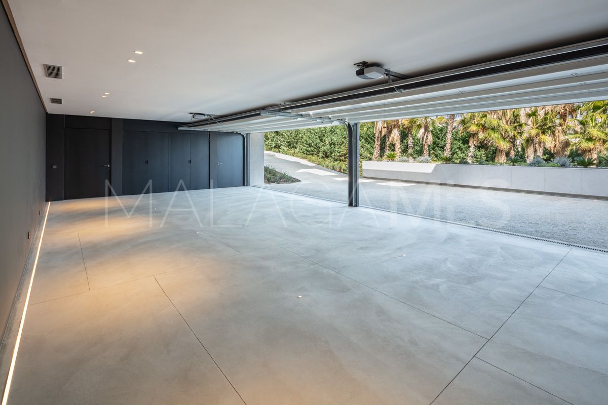 Villa for sale in Benahavis