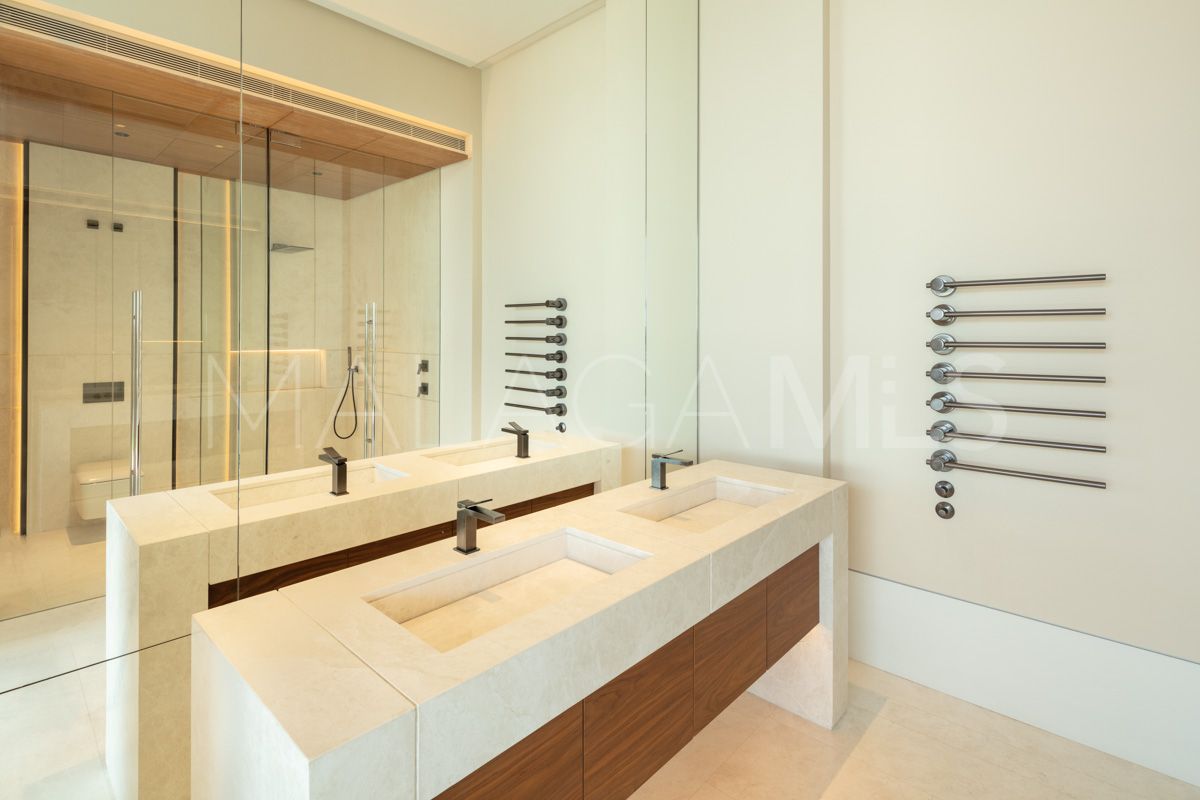 Villa for sale in Benahavis