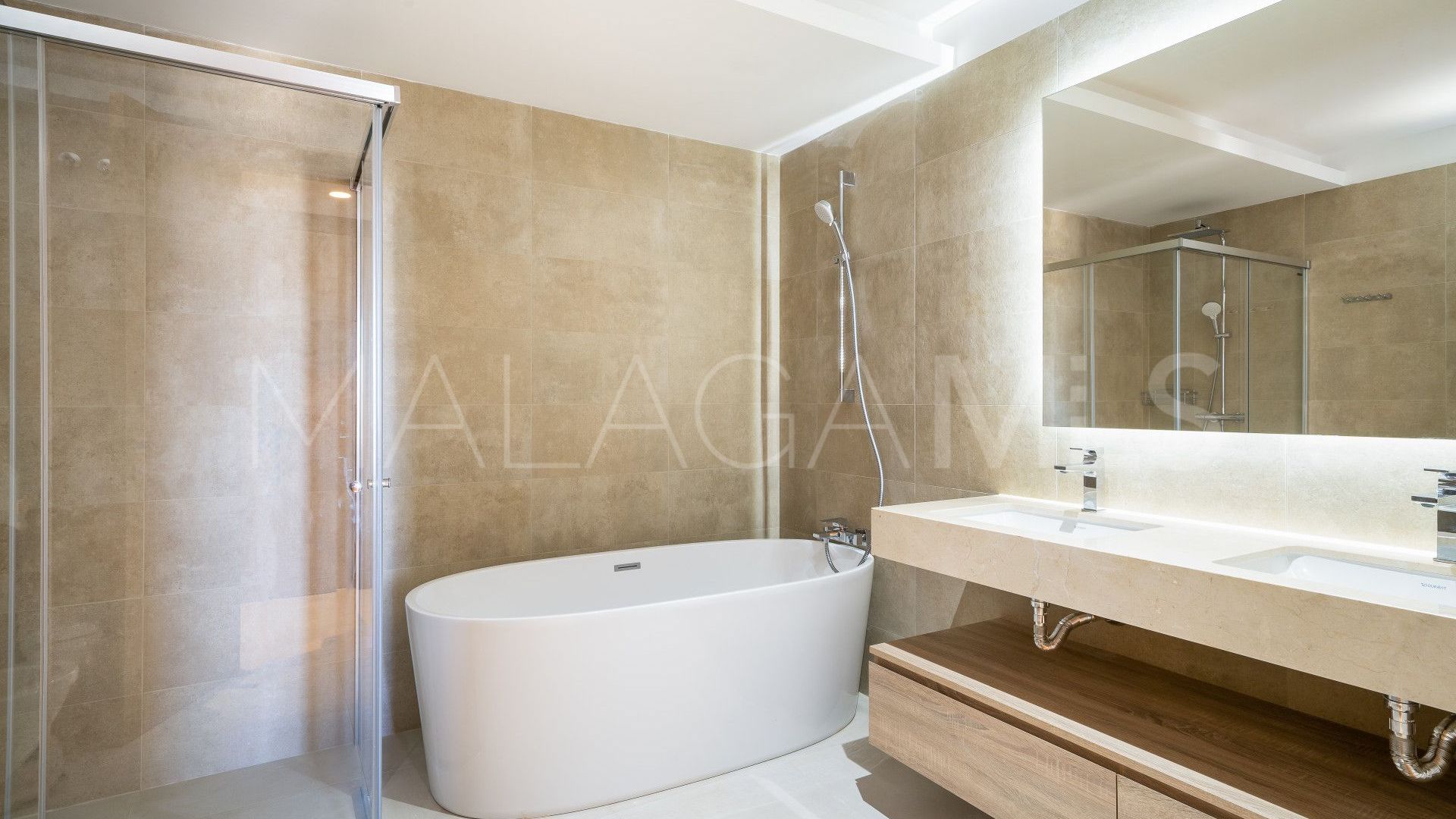 Villa for sale in Benahavis
