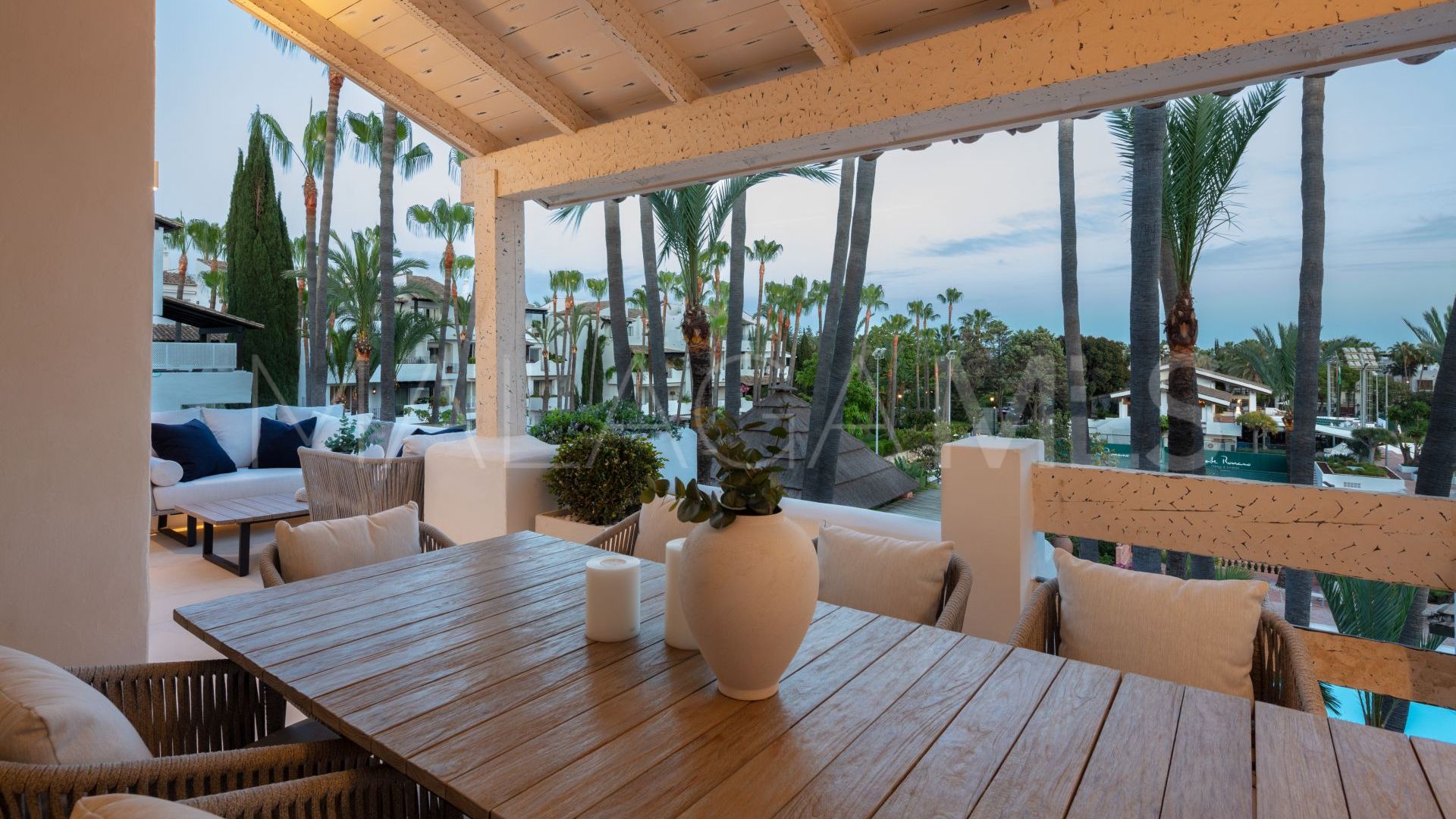 Zweistöckiges penthouse for sale in Marbella Goldene Meile