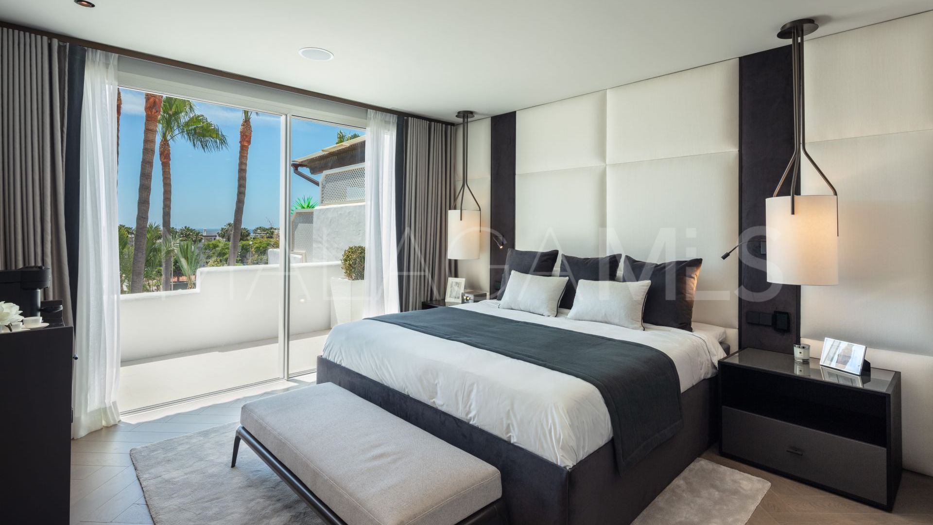 Zweistöckiges penthouse for sale in Marbella Goldene Meile