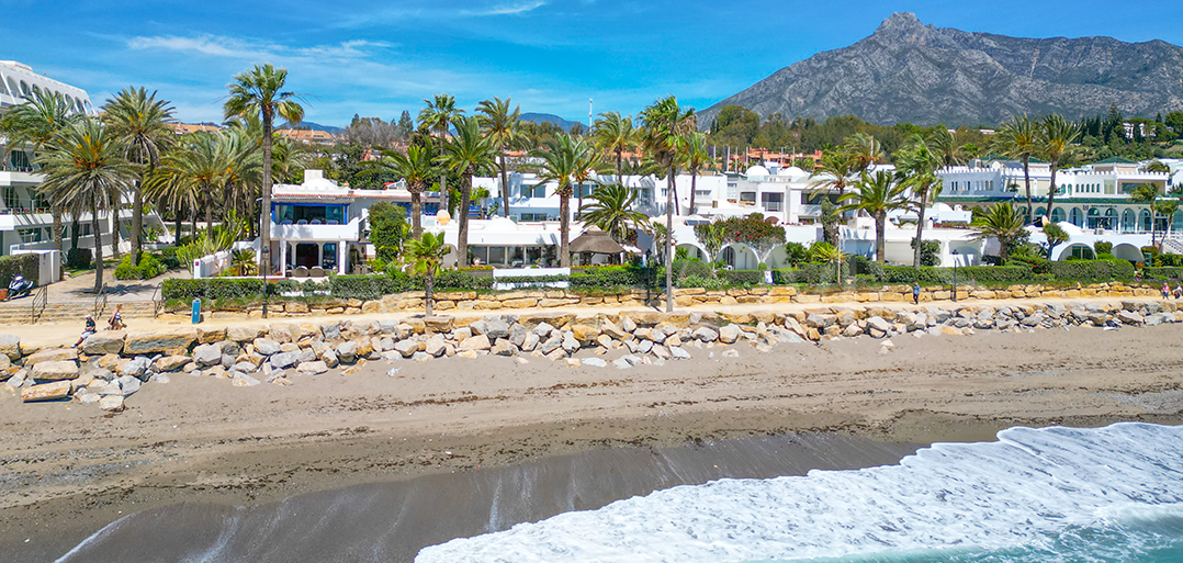Buy villa with 5 bedrooms in Marbella Golden Mile