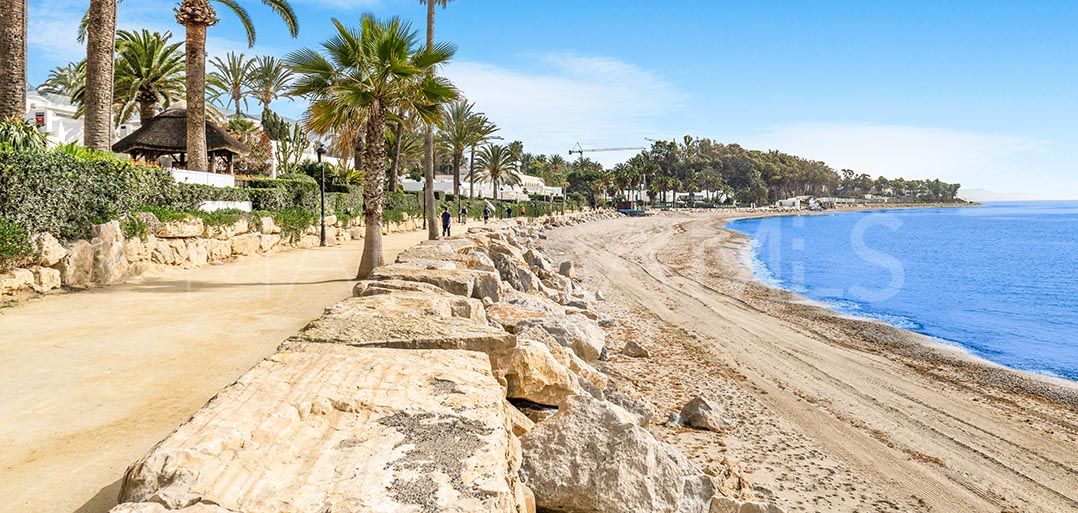 Buy villa with 5 bedrooms in Marbella Golden Mile