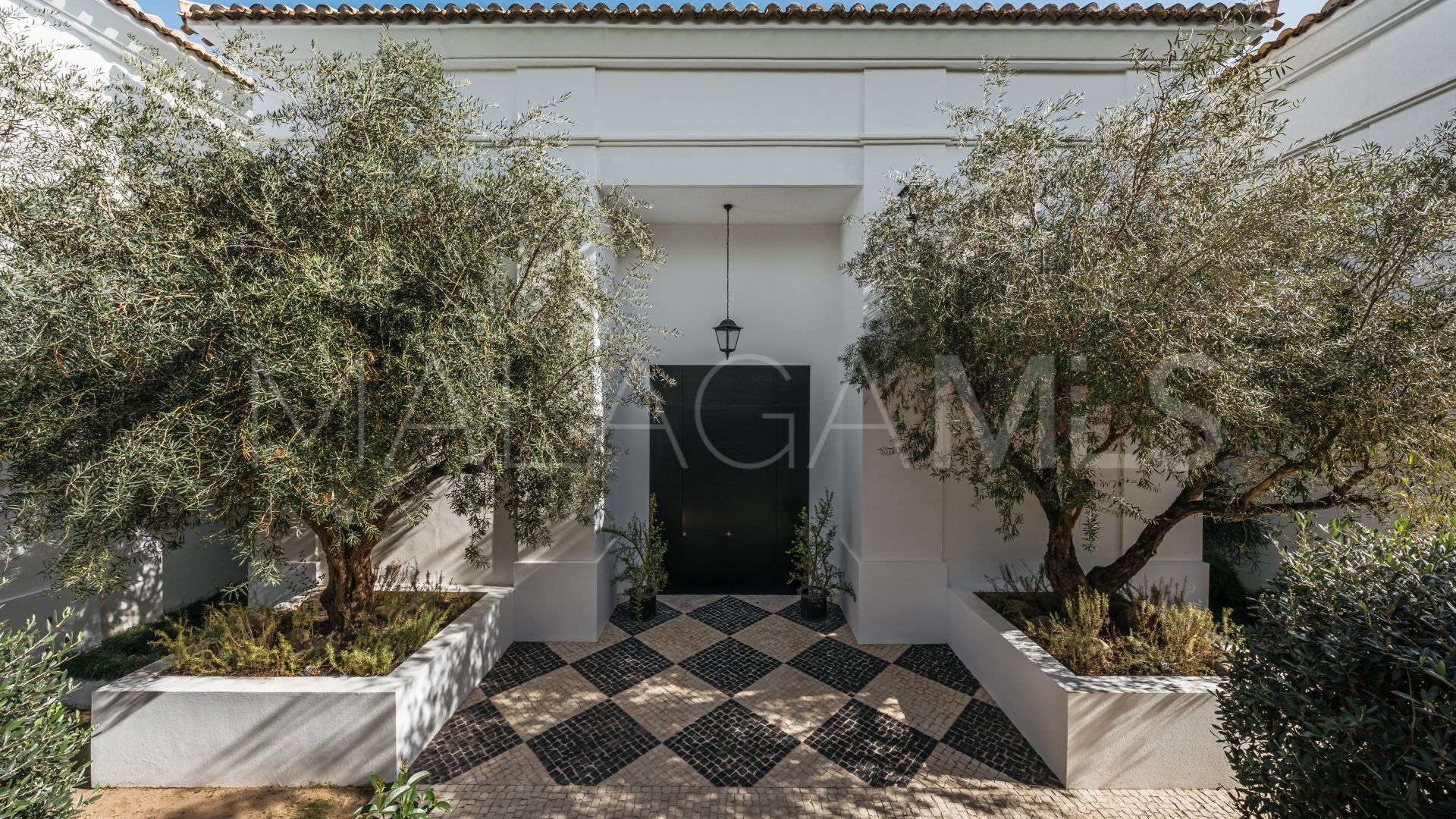 Villa for sale in Benahavis