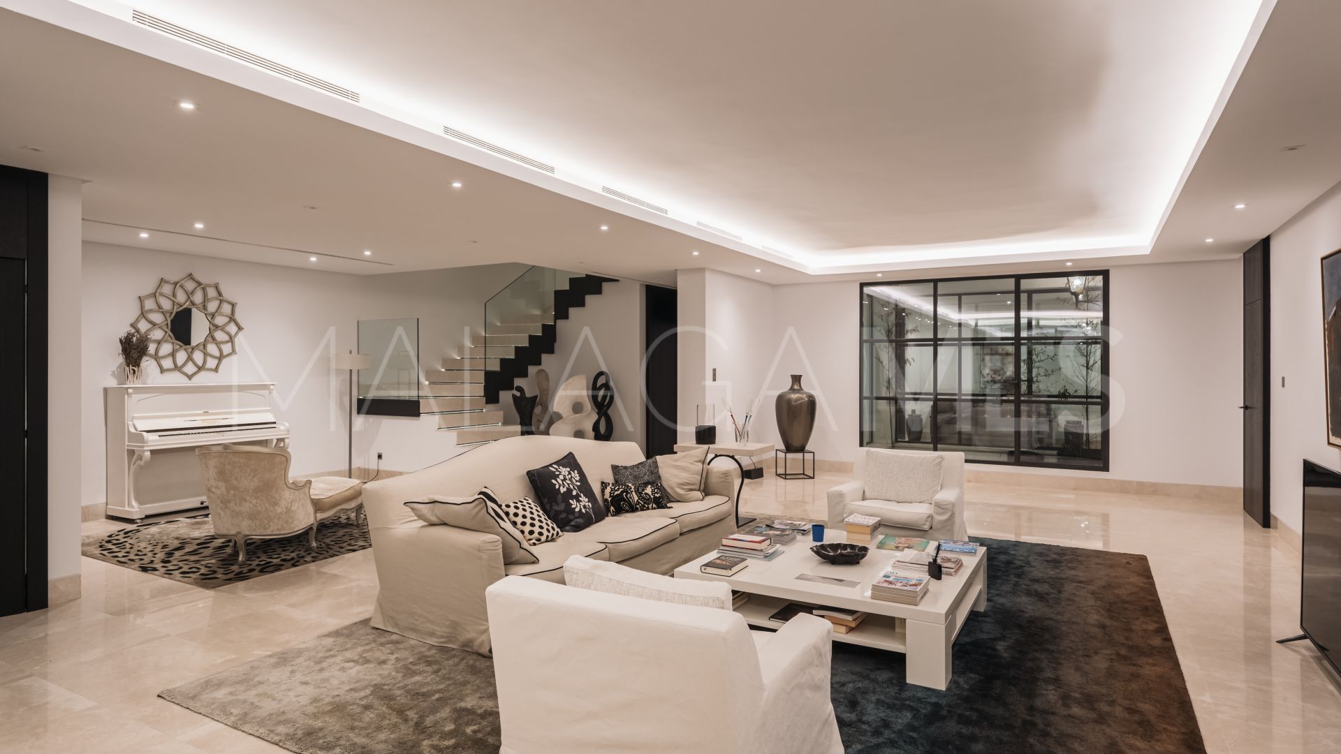 Villa for sale in Benahavis