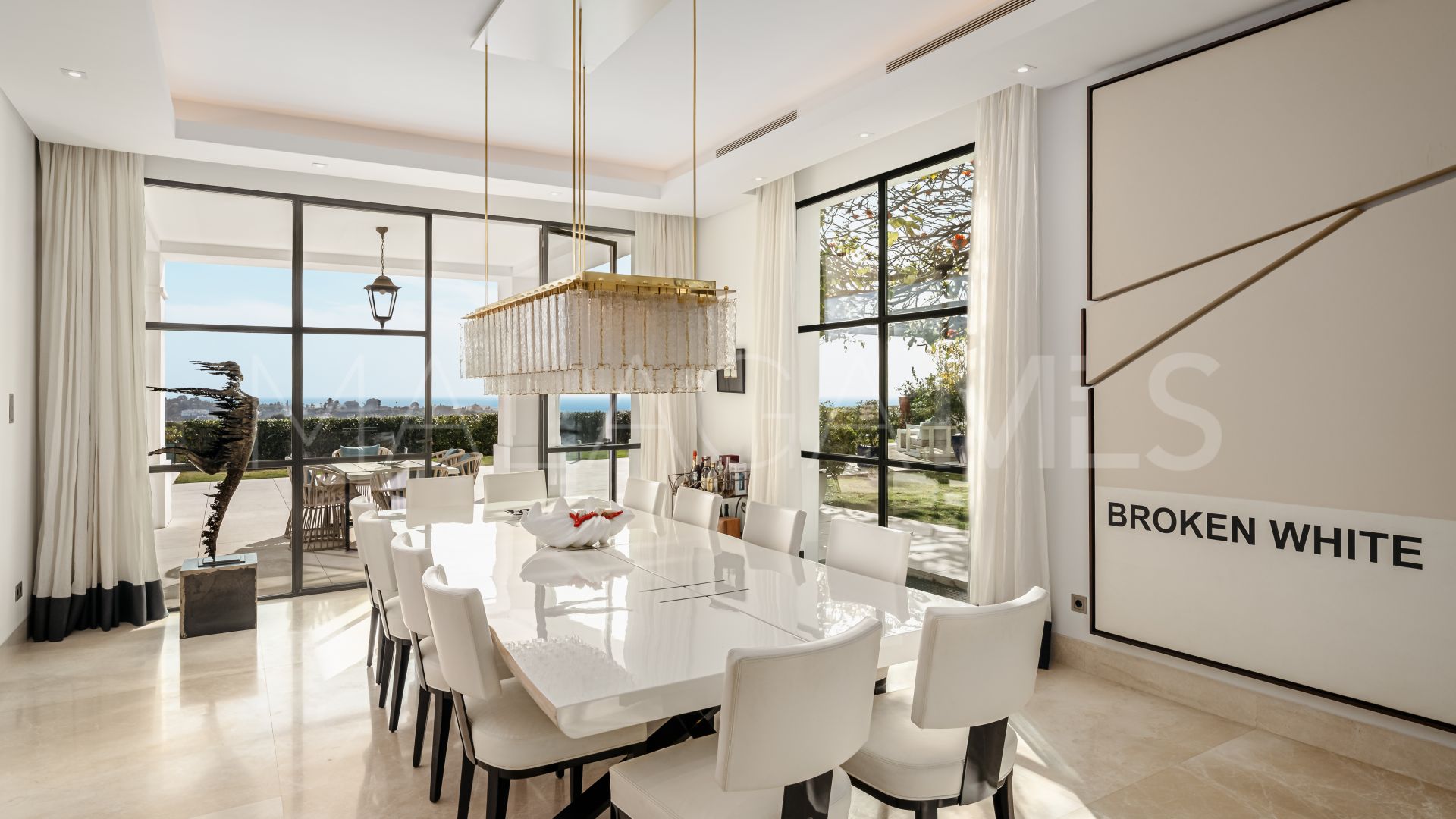 Villa for sale in Benahavis