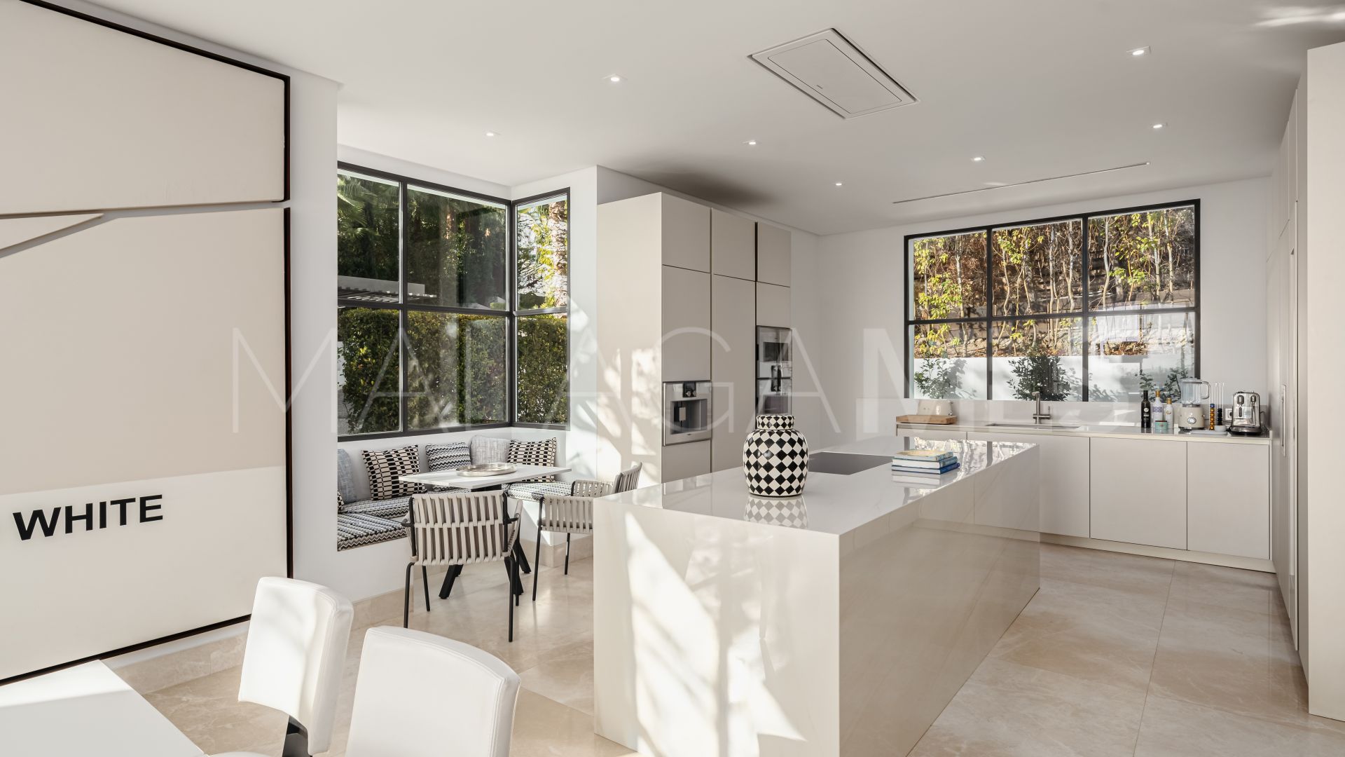 Villa for sale in Benahavis