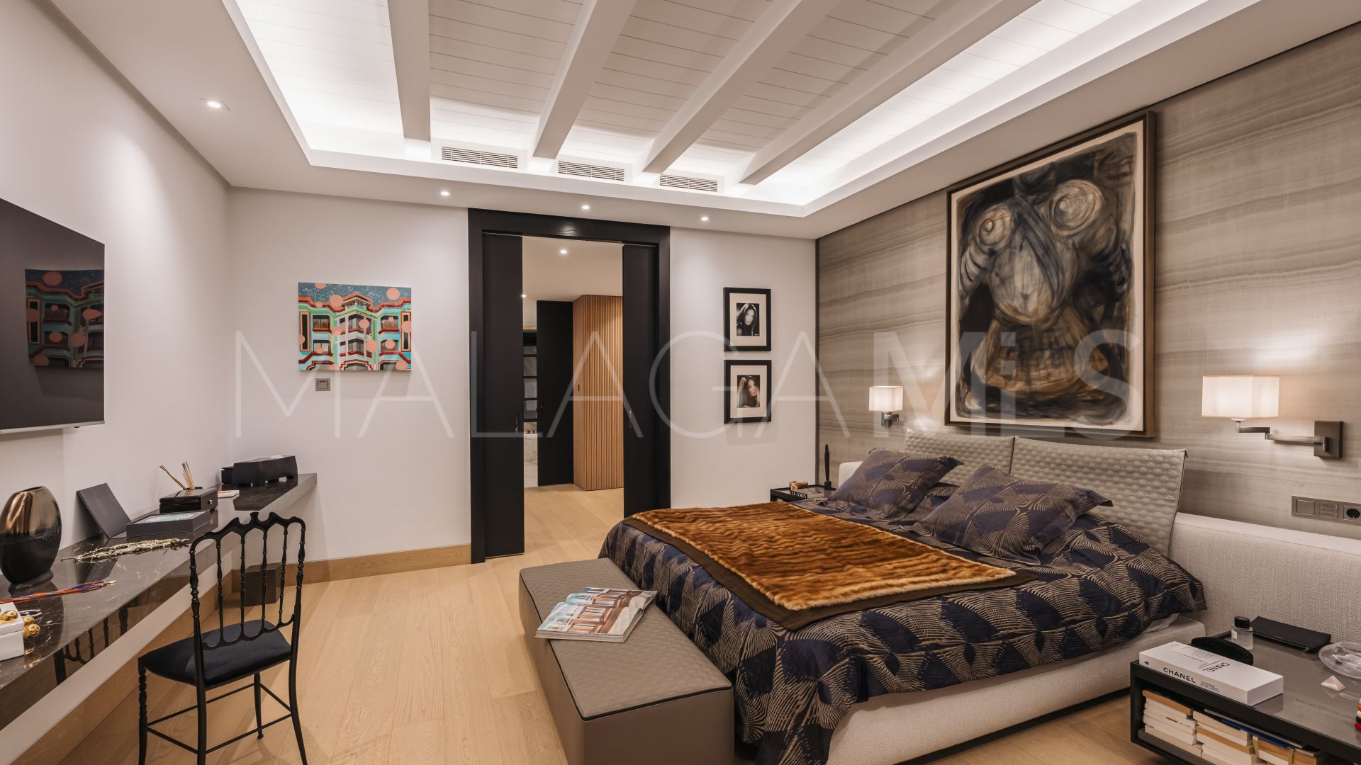 Villa for sale in Benahavis