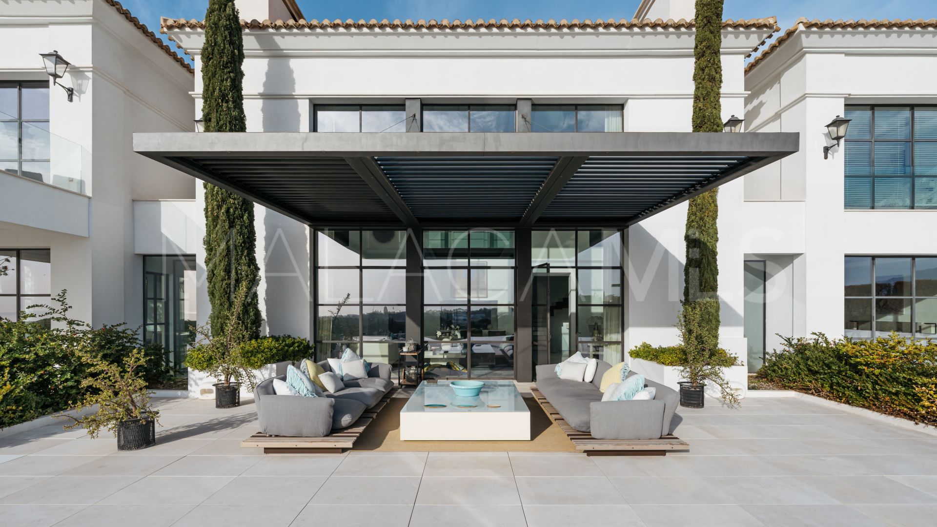 Villa for sale in Benahavis