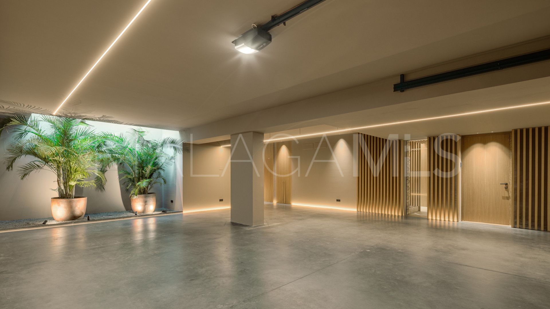 Villa for sale in Marbella - Puerto Banus