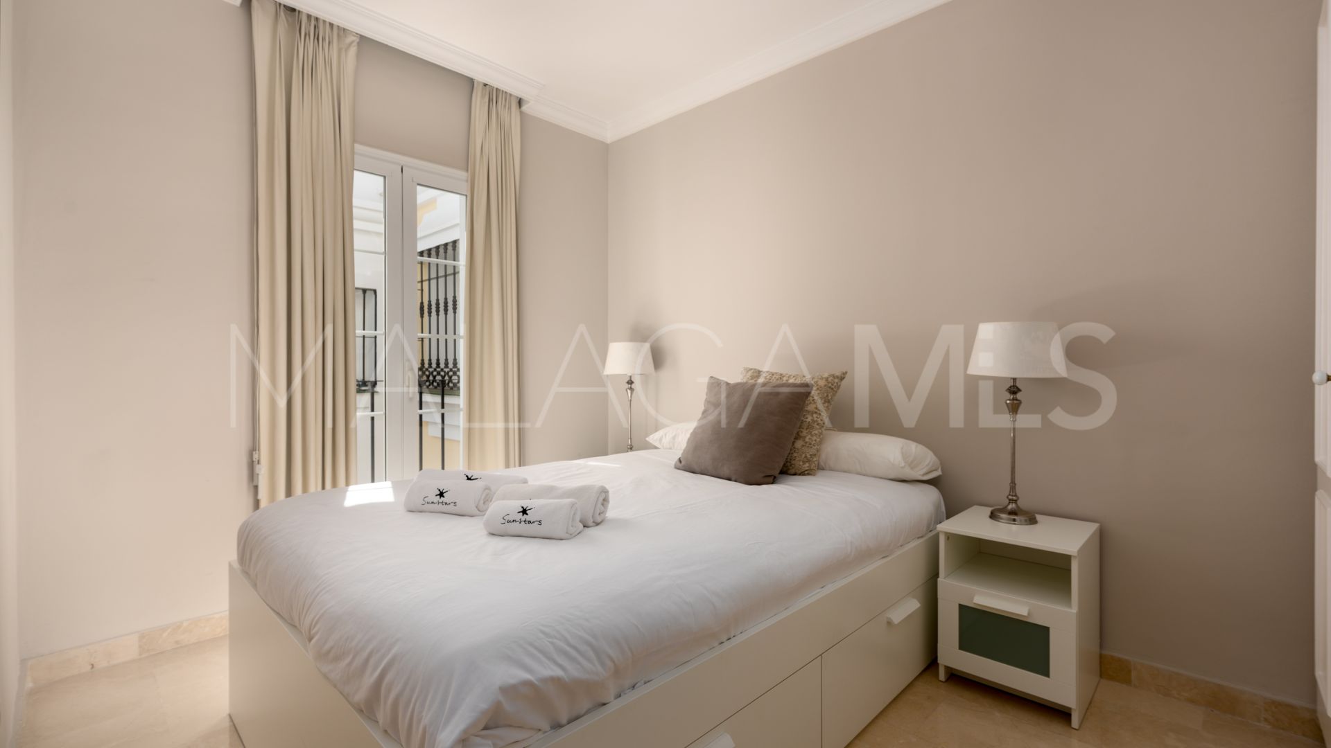 Adosado for sale in Aloha Pueblo de 4 bedrooms