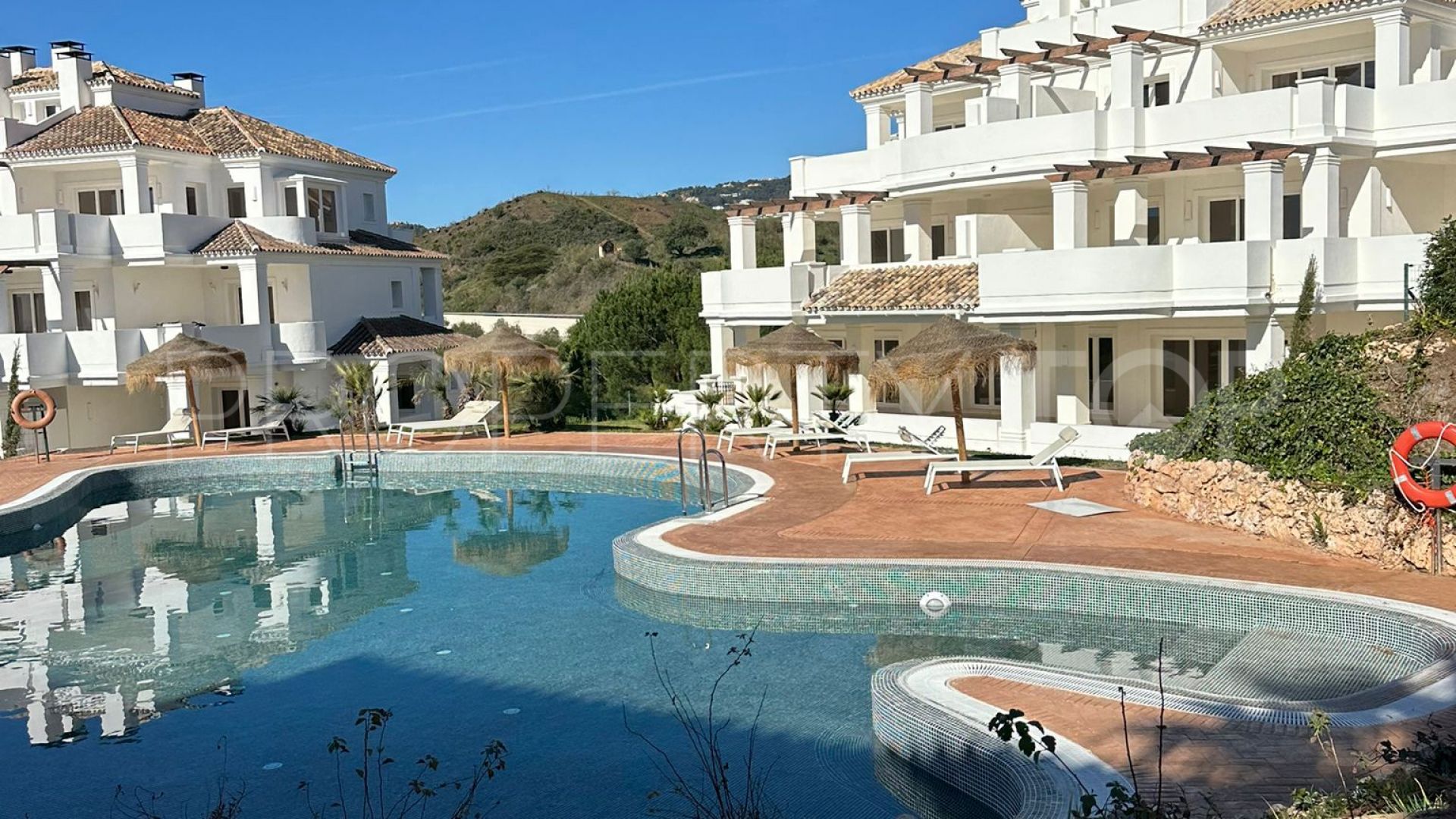 Buy apartment with 2 bedrooms in Nueva Andalucia