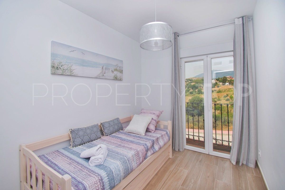 For sale town house in Estepona with 3 bedrooms