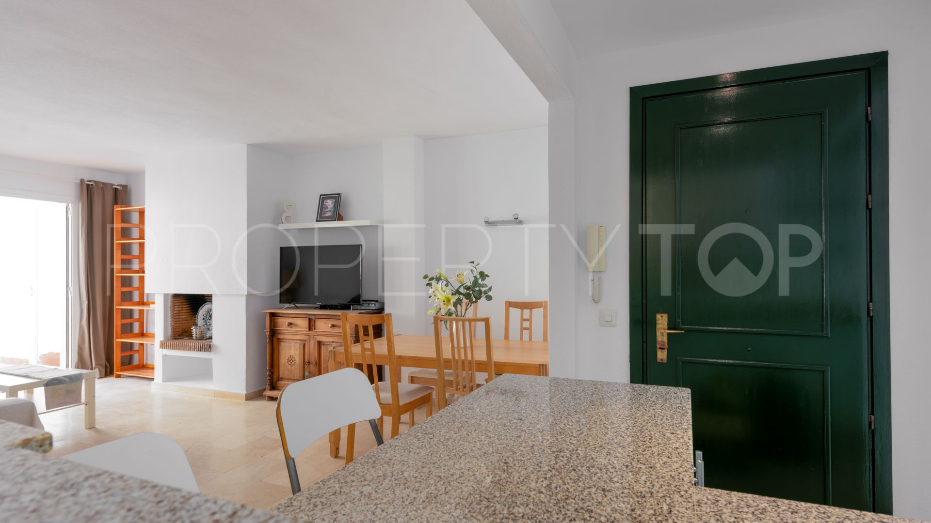 For sale 2 bedrooms apartment in Estepona Puerto