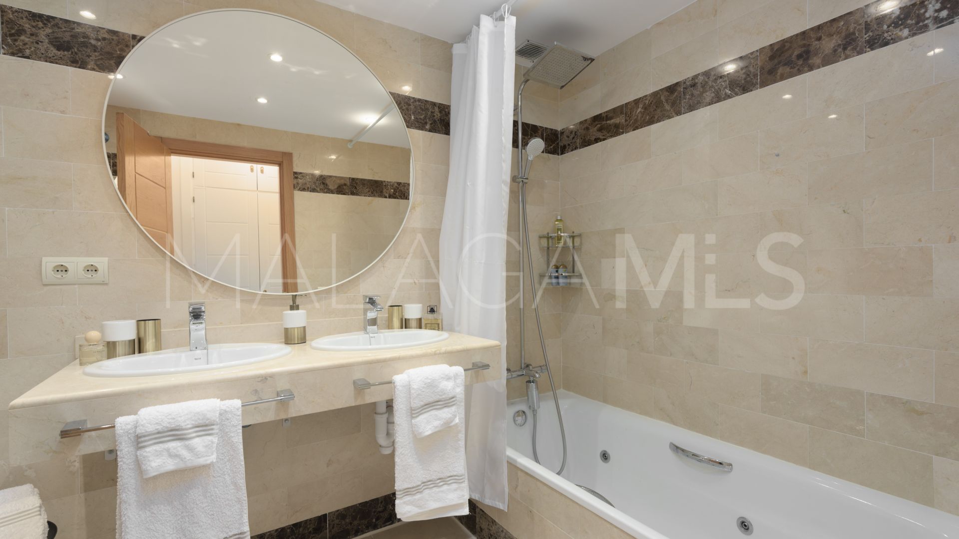 Maison de ville for sale in Los Almendros