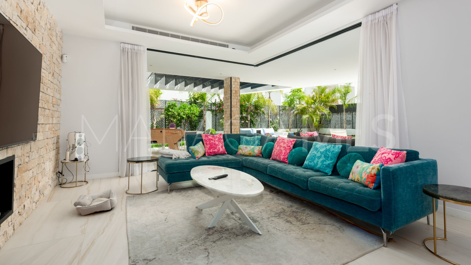 Villa for sale in Nueva Andalucia