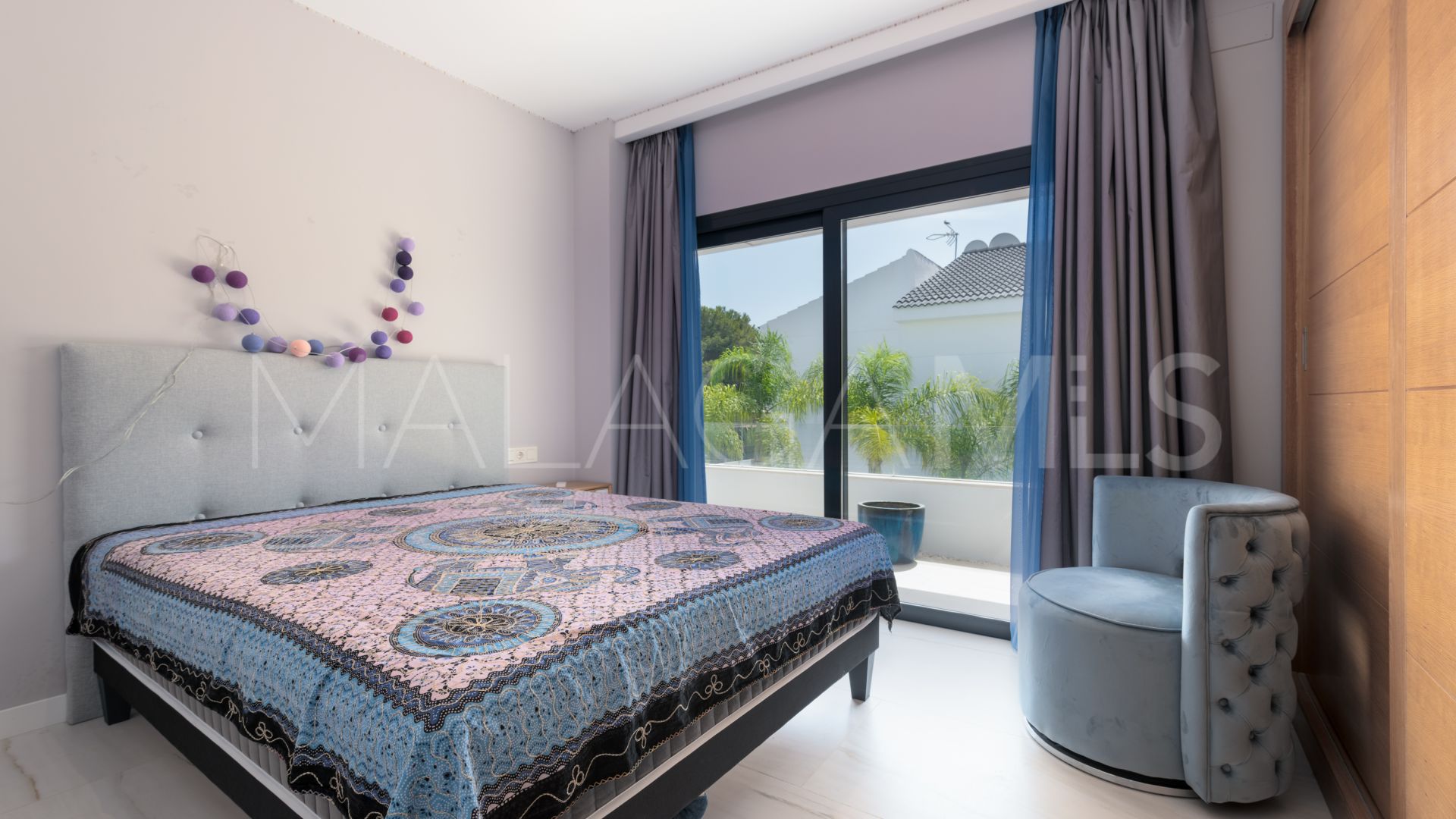 Villa for sale in Nueva Andalucia