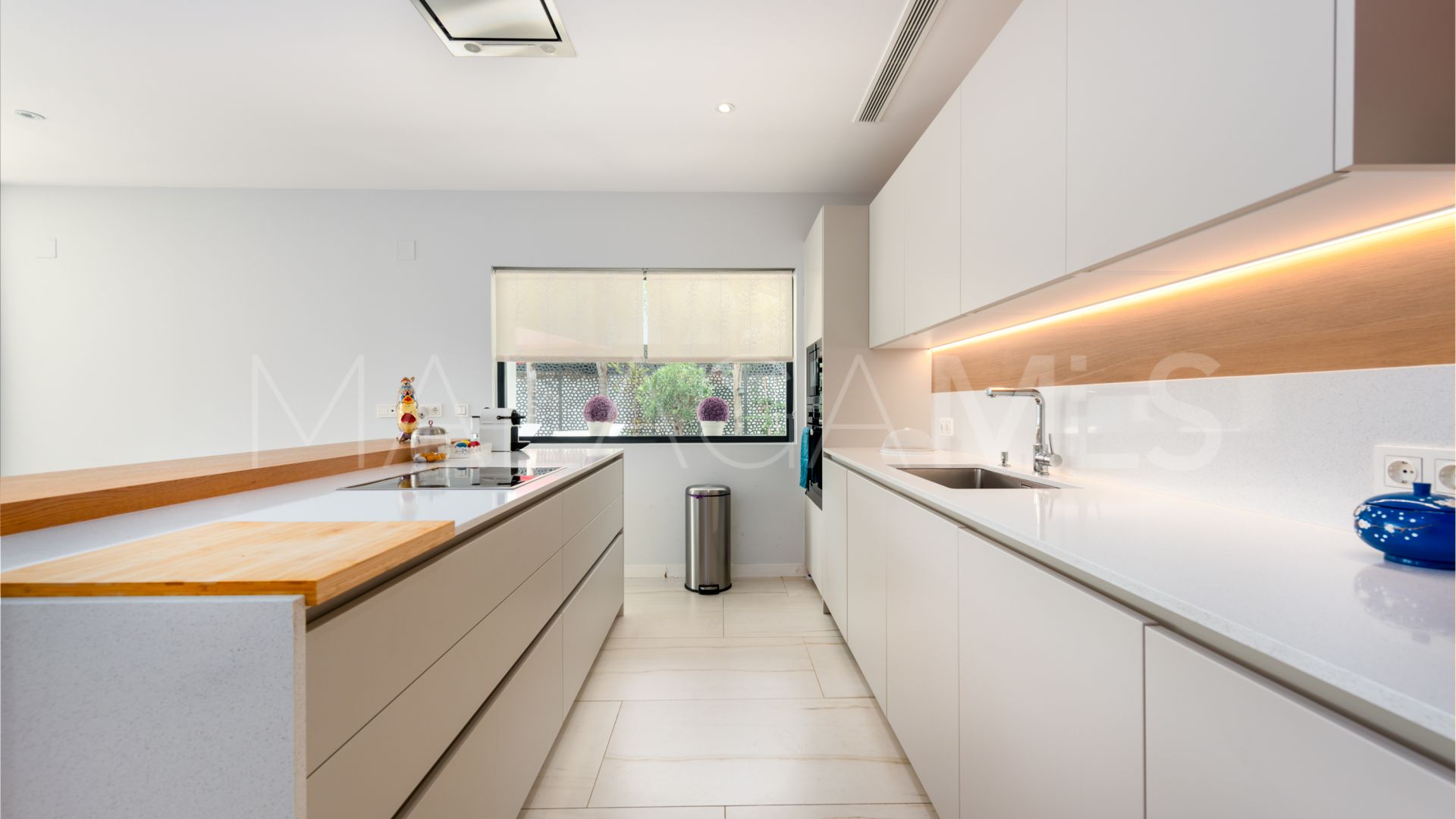 Villa for sale in Nueva Andalucia