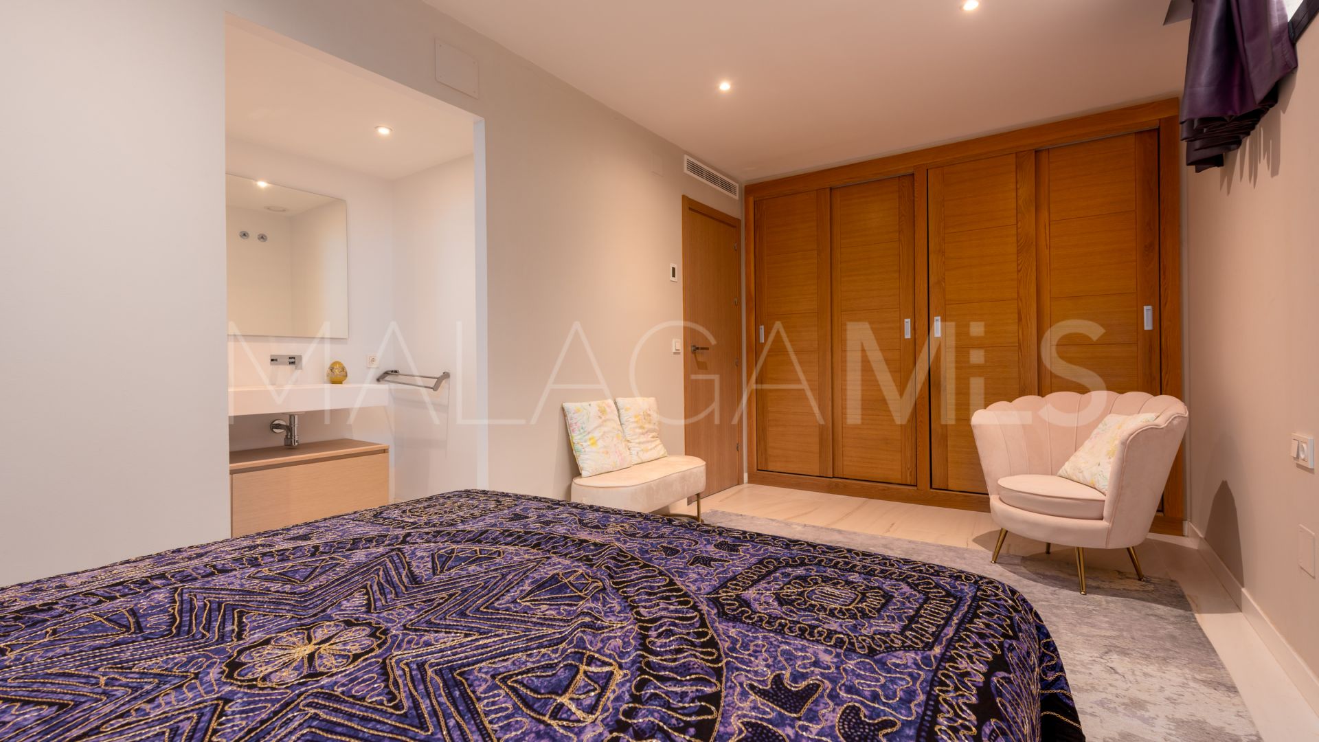Villa for sale in Nueva Andalucia