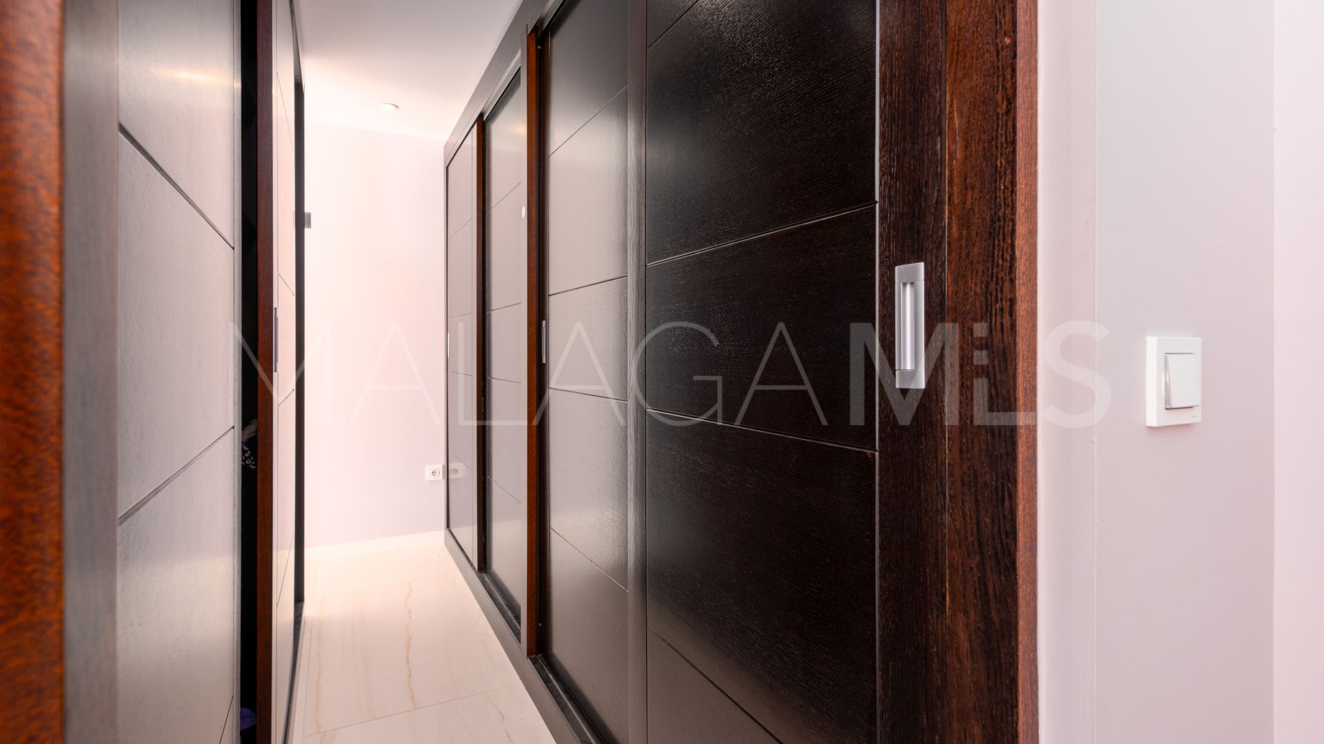 Villa for sale in Nueva Andalucia