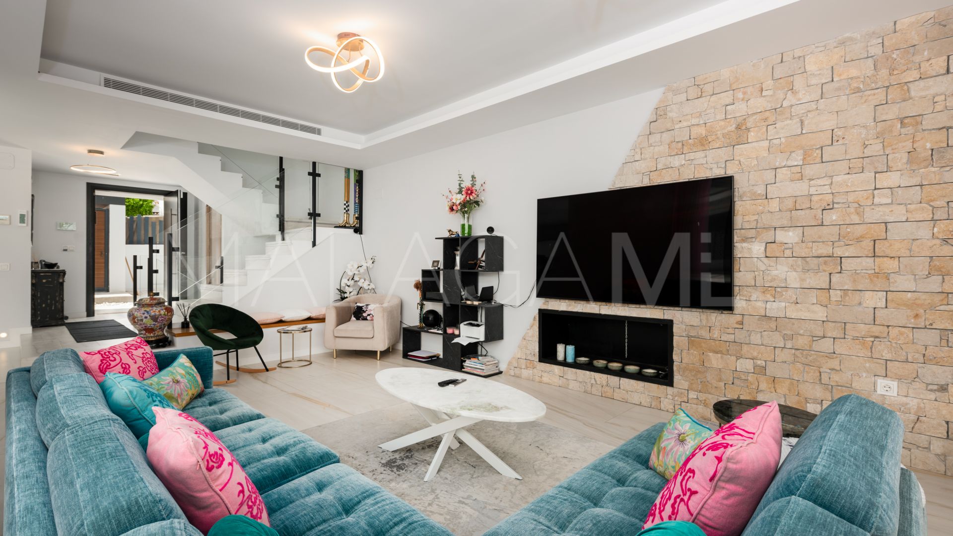Villa for sale in Nueva Andalucia