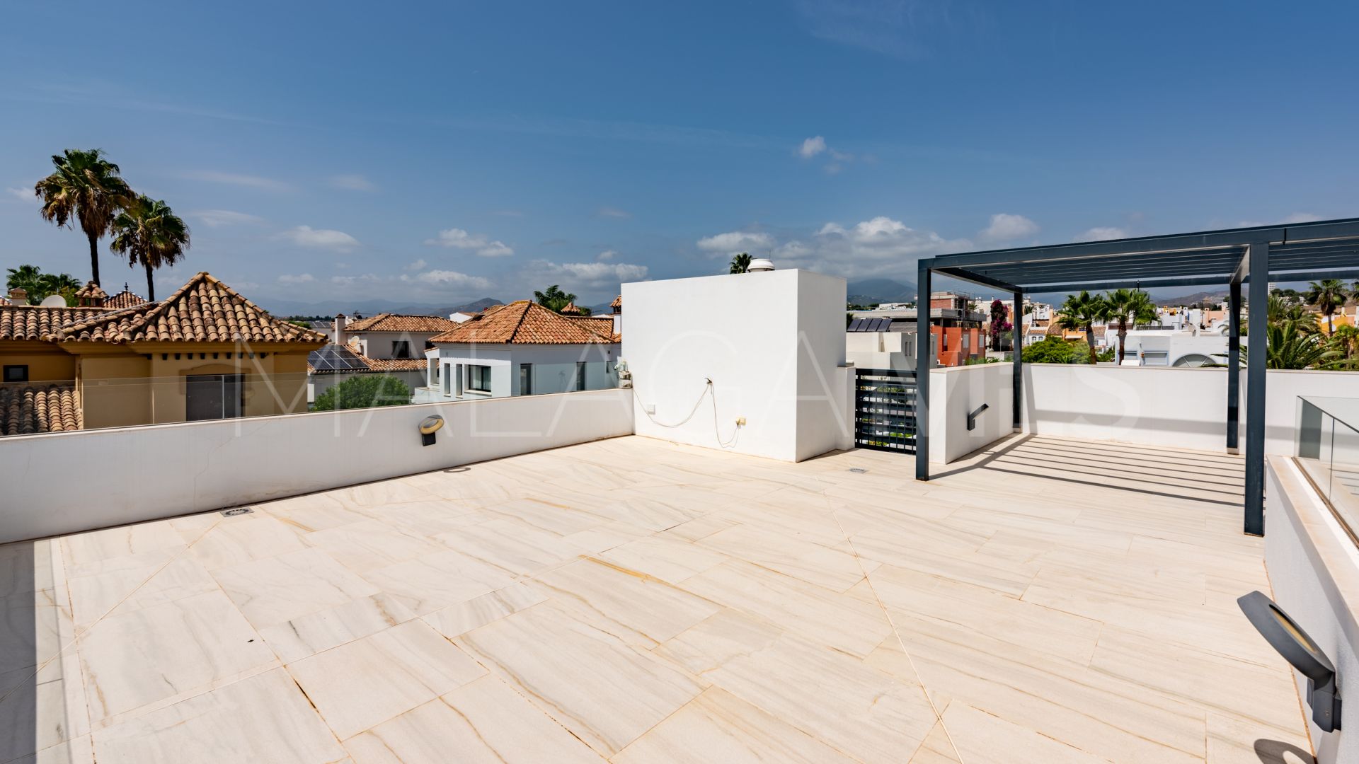 Villa for sale in Nueva Andalucia