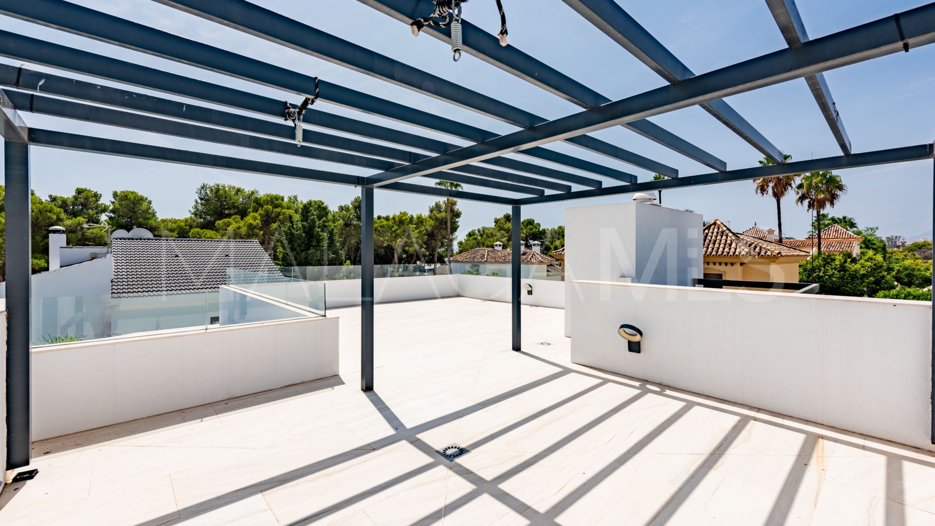 Villa for sale in Nueva Andalucia