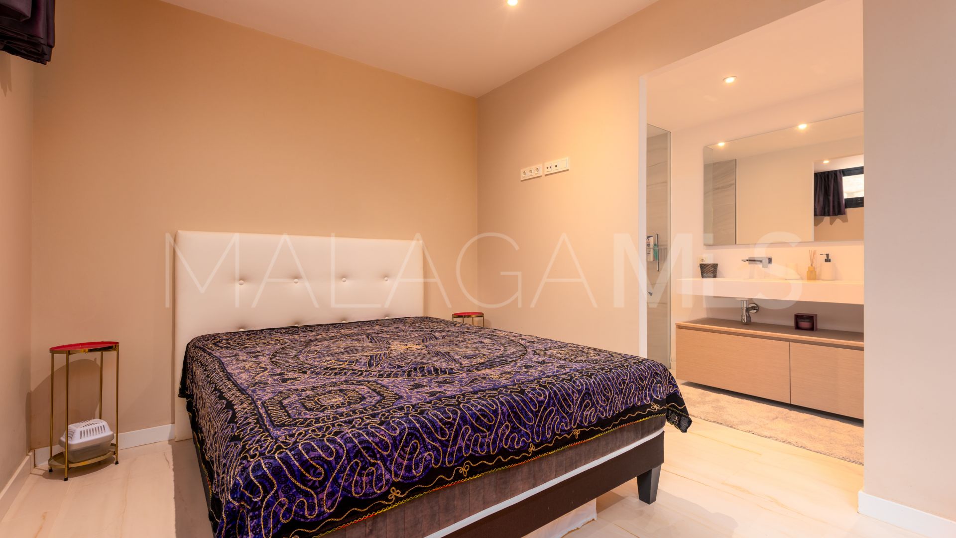 Villa for sale in Nueva Andalucia