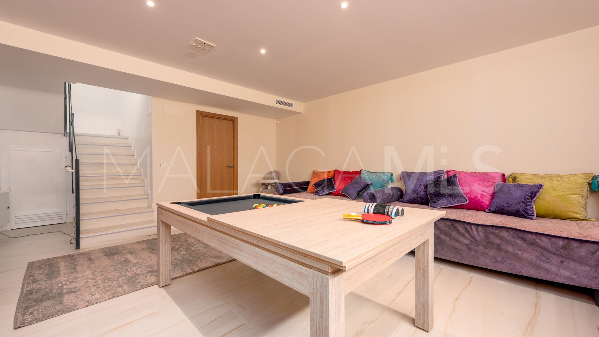 Villa for sale in Nueva Andalucia