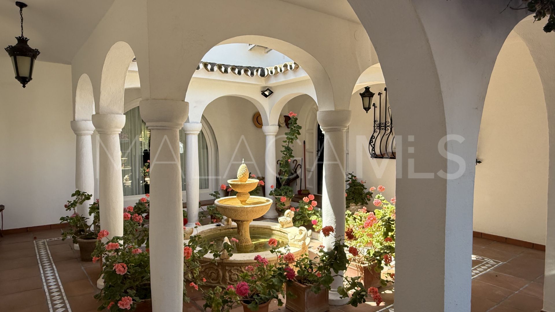 Hus i byn for sale in Marbella Golden Mile
