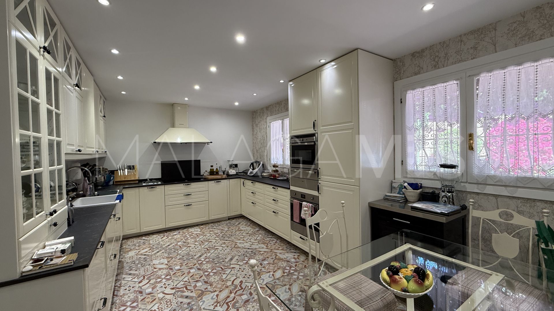 Hus i byn for sale in Marbella Golden Mile