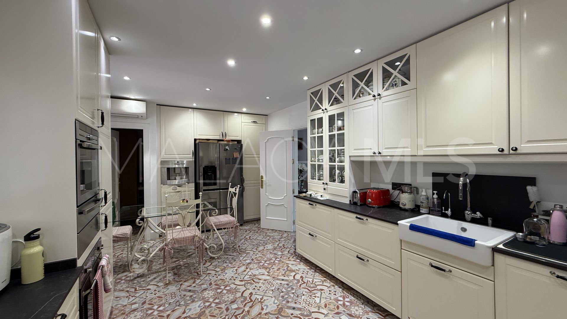 Hus i byn for sale in Marbella Golden Mile