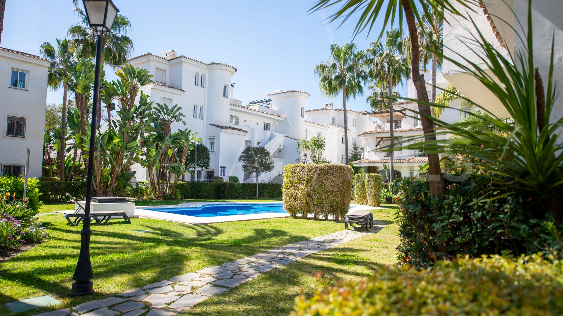 Tvåvånings takvåning for sale in Los Naranjos de Marbella