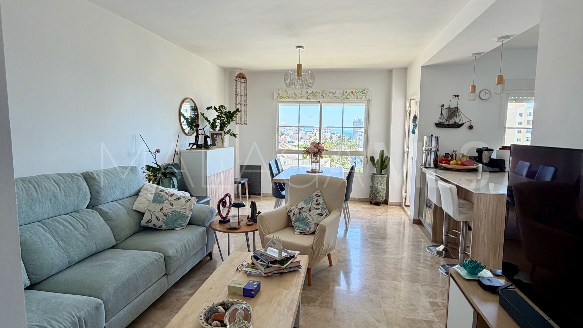 Lägenhet for sale in Estepona Puerto