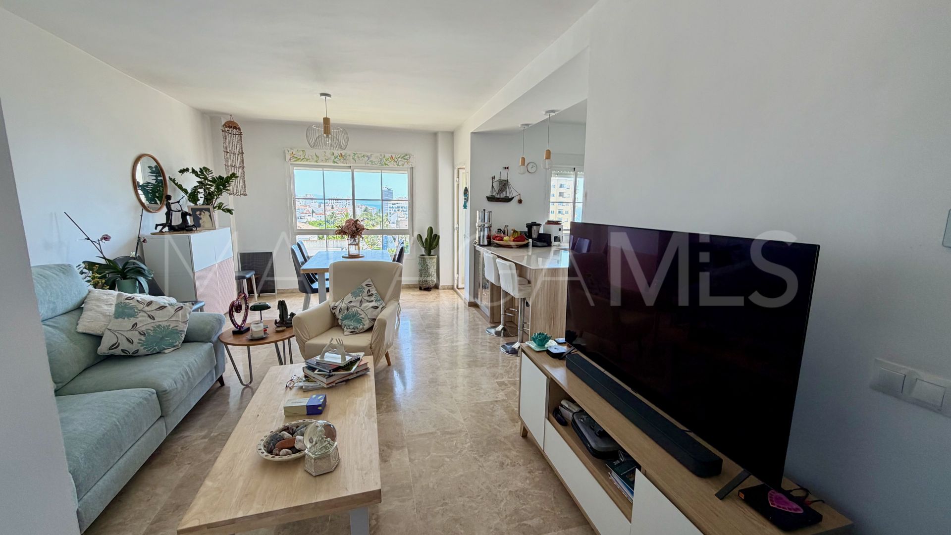 Lägenhet for sale in Estepona Puerto