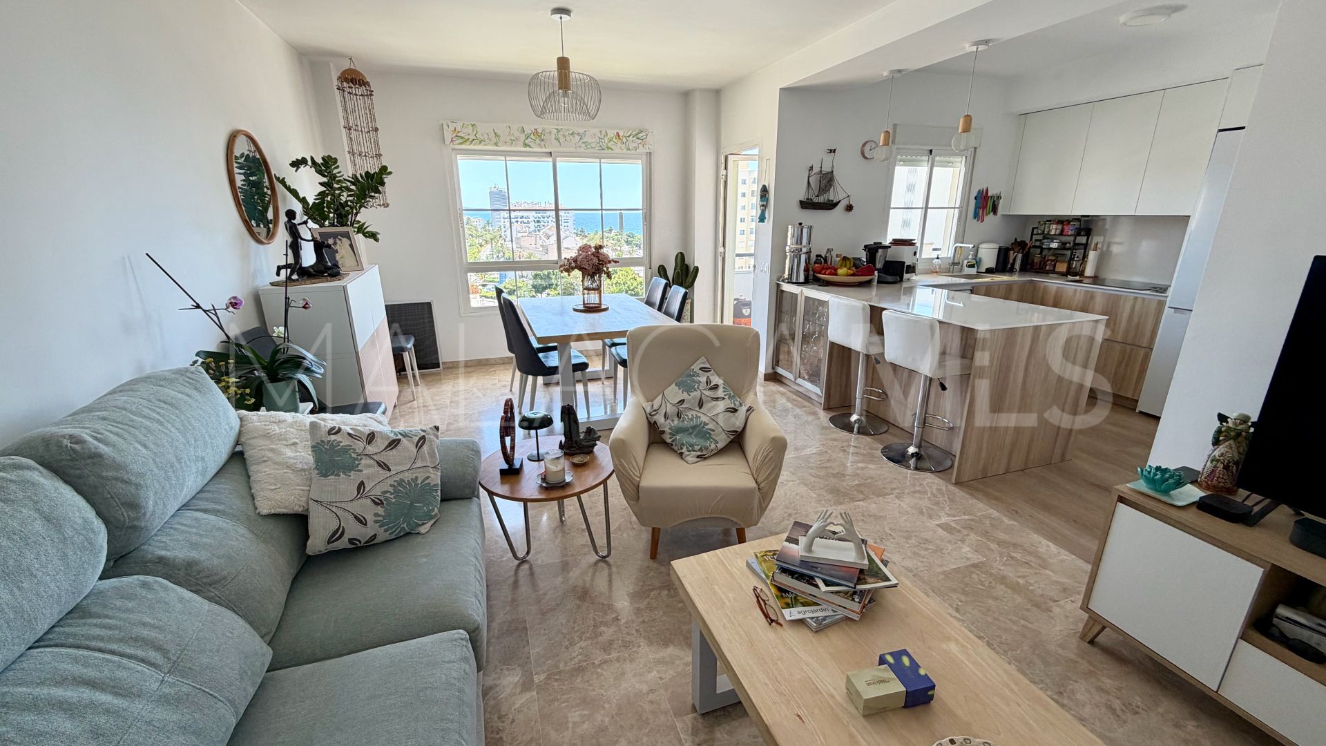 Lägenhet for sale in Estepona Puerto