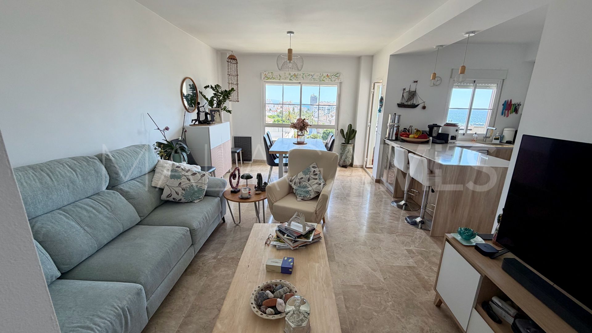 Lägenhet for sale in Estepona Puerto