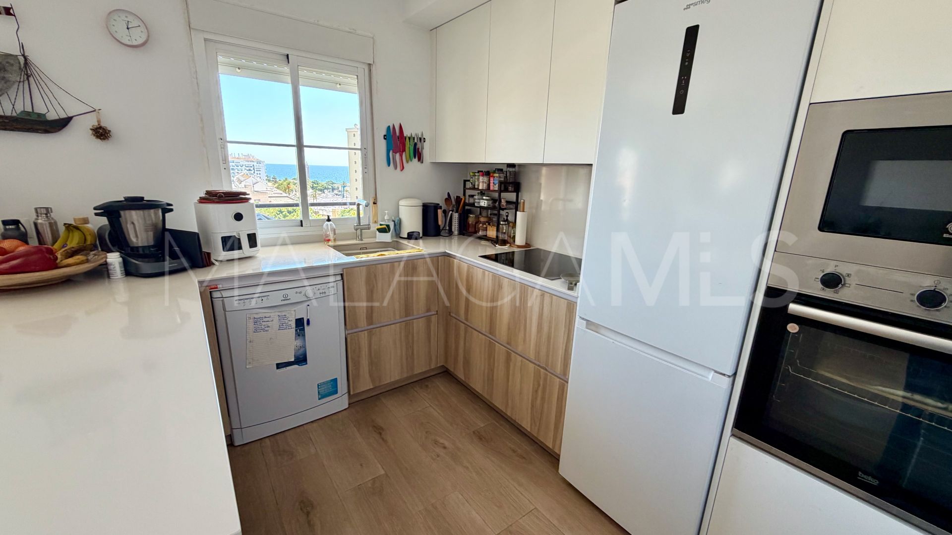 Lägenhet for sale in Estepona Puerto