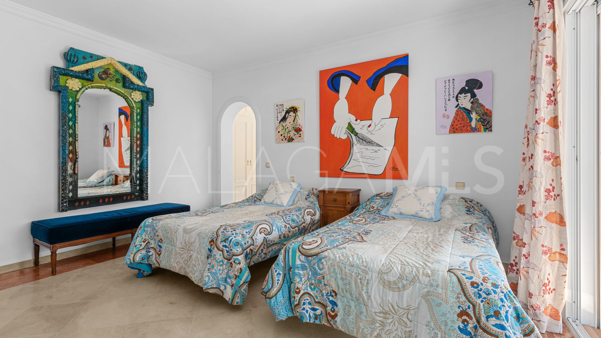 For sale San Pedro de Alcantara villa with 4 bedrooms