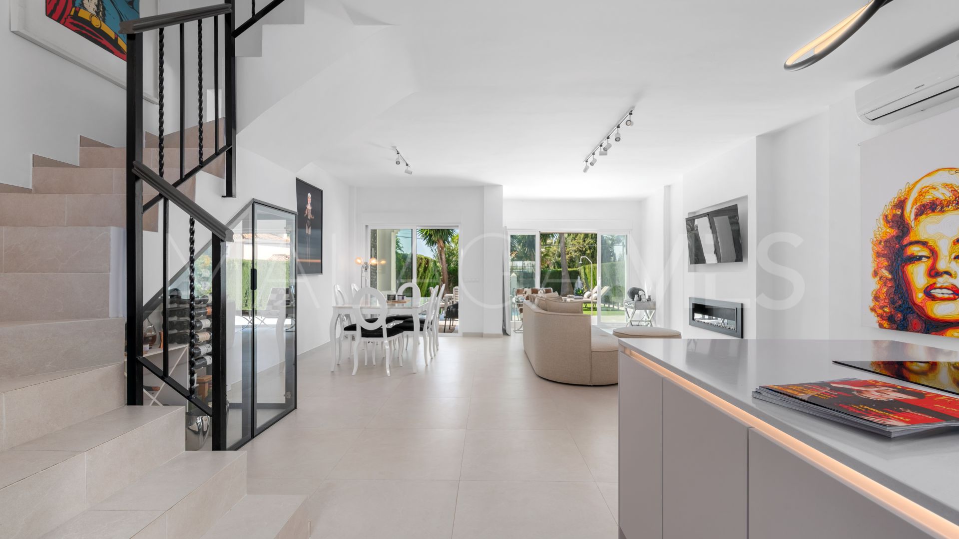 Hus i byn for sale in Bel Air