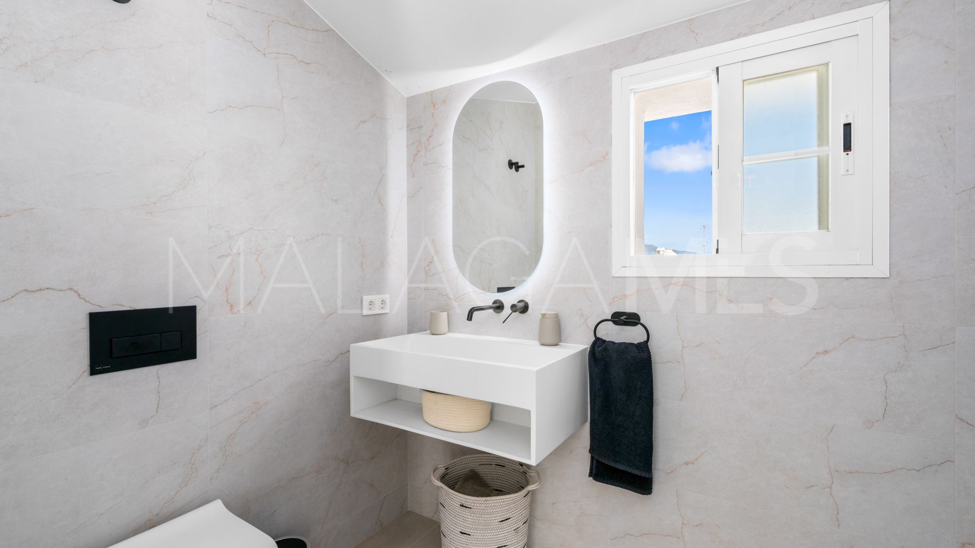 Hus i byn for sale in Bel Air